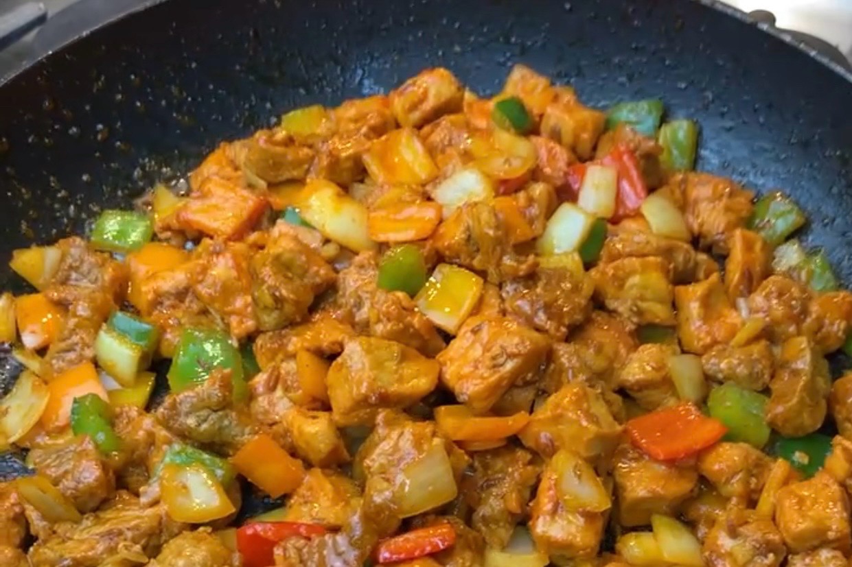 Pork with Bell Peppers & Onions - cookinganuway